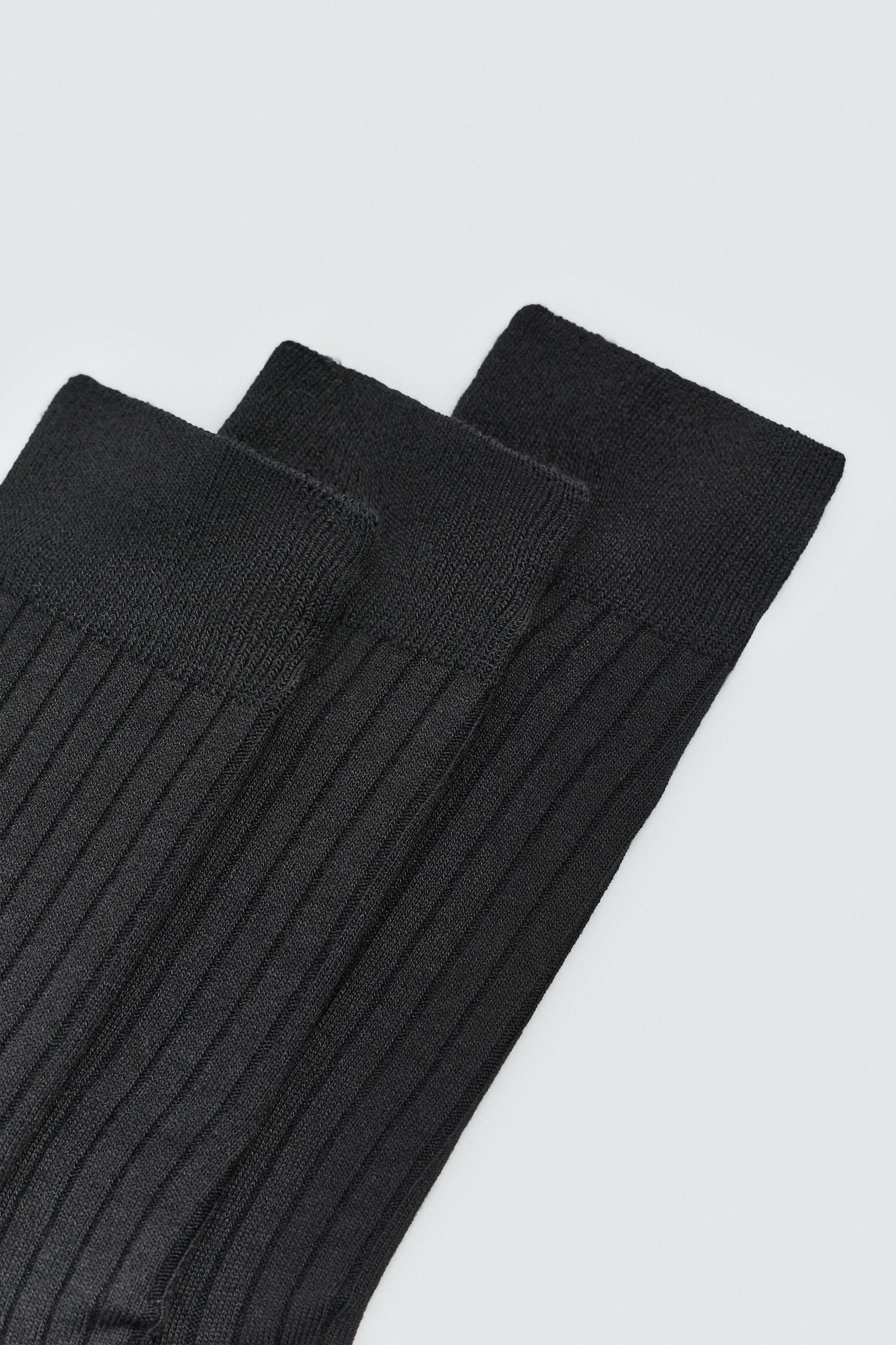 THREE-PACK OF RIBBED SOCKS